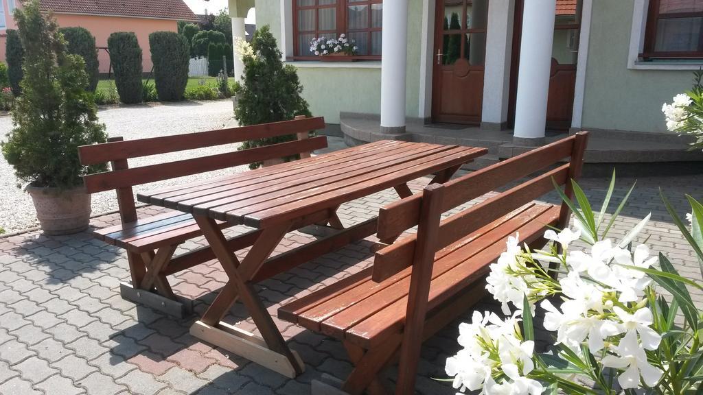 Gitta Apartman Buk Exterior photo